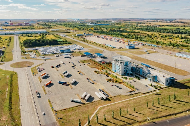 Парковка и зона разгрузки (ОЭЗ "Алабуга", Татарстан)